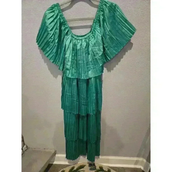 Umgee Women's Off-Shoulder Pleated Layered Dress S Emerald Green Fairy Goddess - Picture 2 of 5